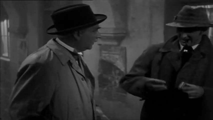 Sherlock Holmes in Pursuit to Algiers